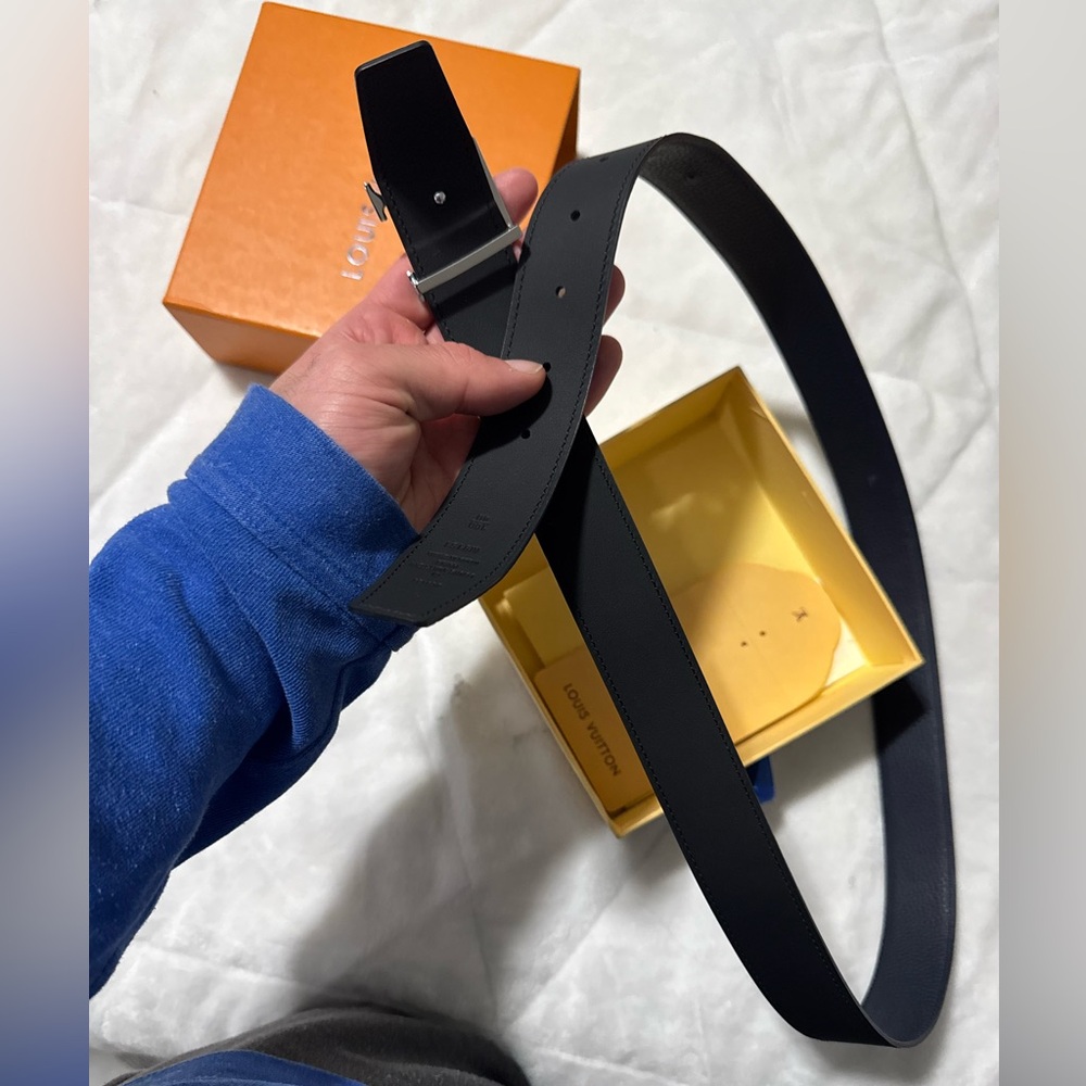 Signature Louis Vuitton reversible Belt. preowned. 100cm - Picture 4 of 8